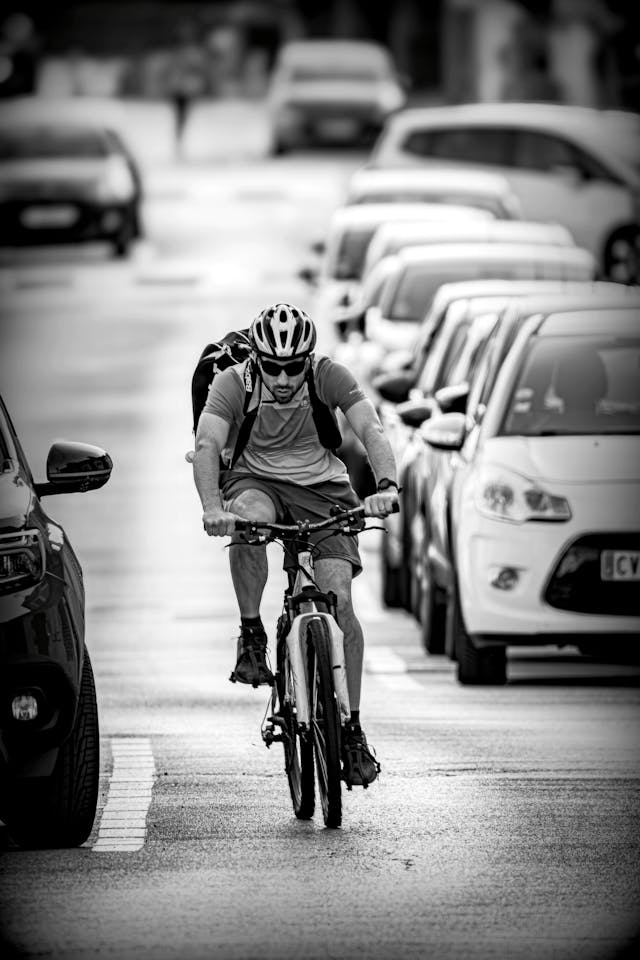 Os 10 melhores capacetes de ciclismo em 2025 com alta proteção, conforto e estilo. Veja qual modelo se destaca no topo da lista!