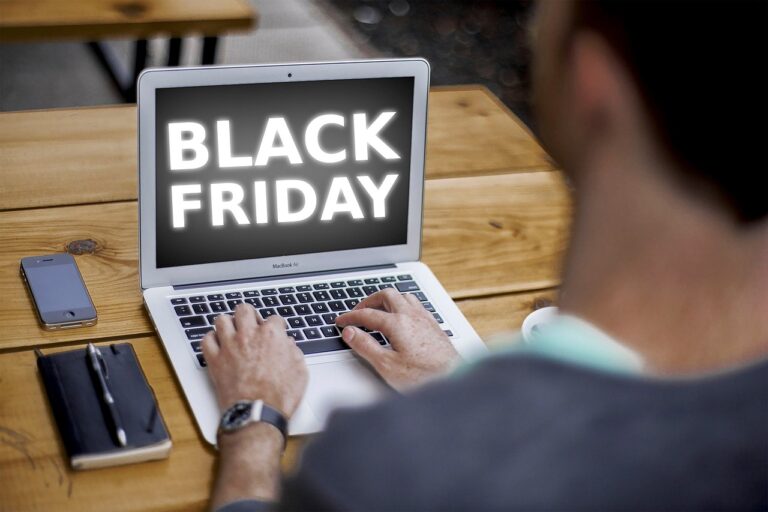 Tecnologia na Black Friday: Como encontrar as melhores ofertas de notebooks e smartphones